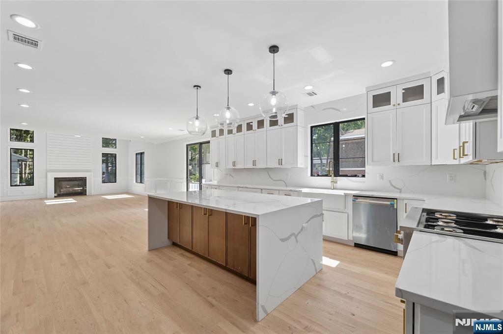 532 Hobart Road Paramus, NJ 07652 - Photo 13 of 46