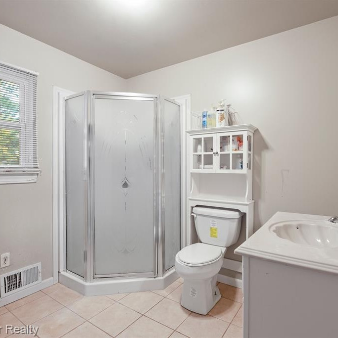 443 Trombley Road Troy, MI 48083 - Photo 13 of 24 Photo 13