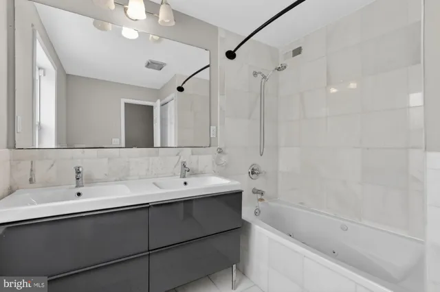 $2,095 | 1304 South Fairhill Street, Philadelphia, PA 19147