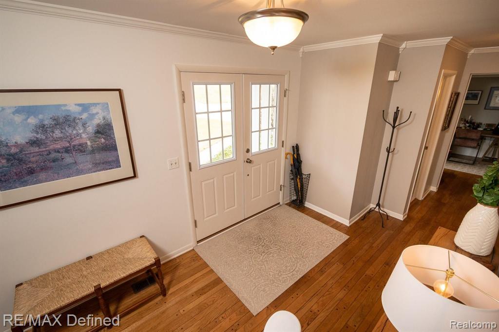 674 Campus Road Rochester Hills, MI 48309 - Photo 5 of 48