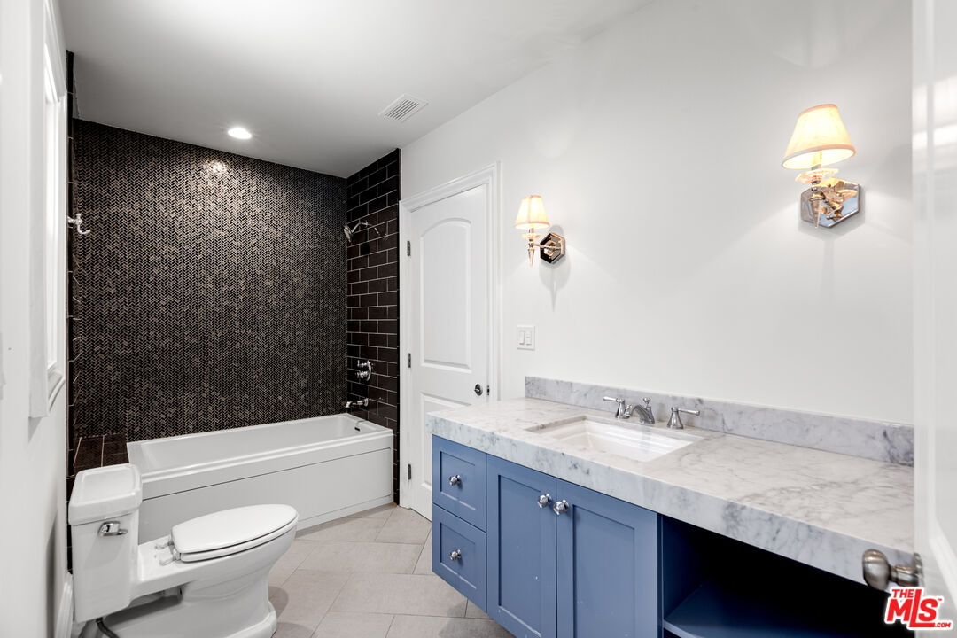 16661 Adlon Road Encino, CA 91436 - Photo 11 of 18 Gallery Image 11