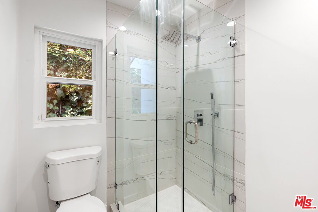 16661 Adlon Road Encino, CA 91436 - Photo 13 of 18 Gallery Image 13