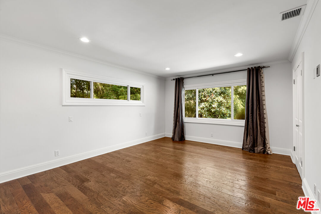 16661 Adlon Road Encino, CA 91436 - Photo 15 of 18 Gallery Image 15