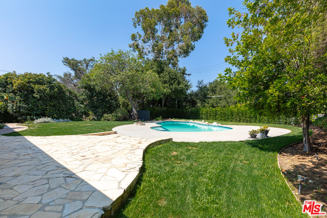16661 Adlon Road Encino, CA 91436 - Photo 16 of 18 Gallery Image 16