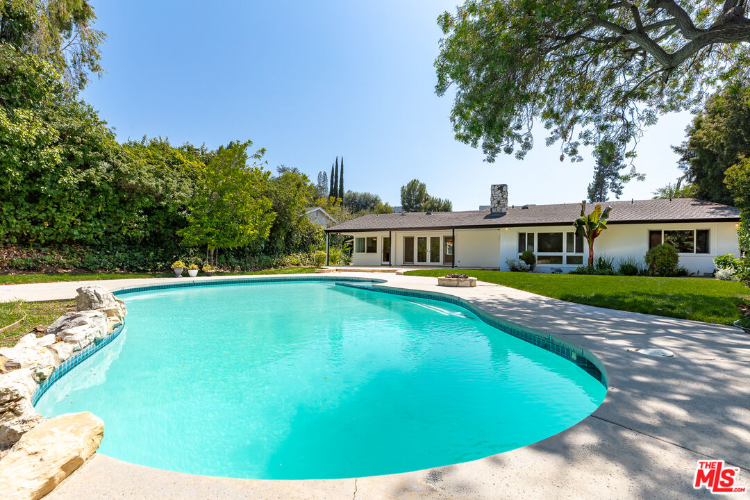 16661 Adlon Road Encino, CA 91436 - Photo 18 of 18 Gallery Image 18