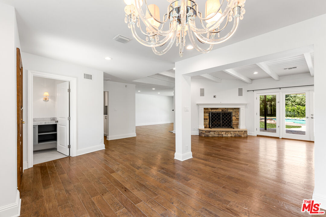 16661 Adlon Road Encino, CA 91436 - Photo 3 of 18 Gallery Image 3