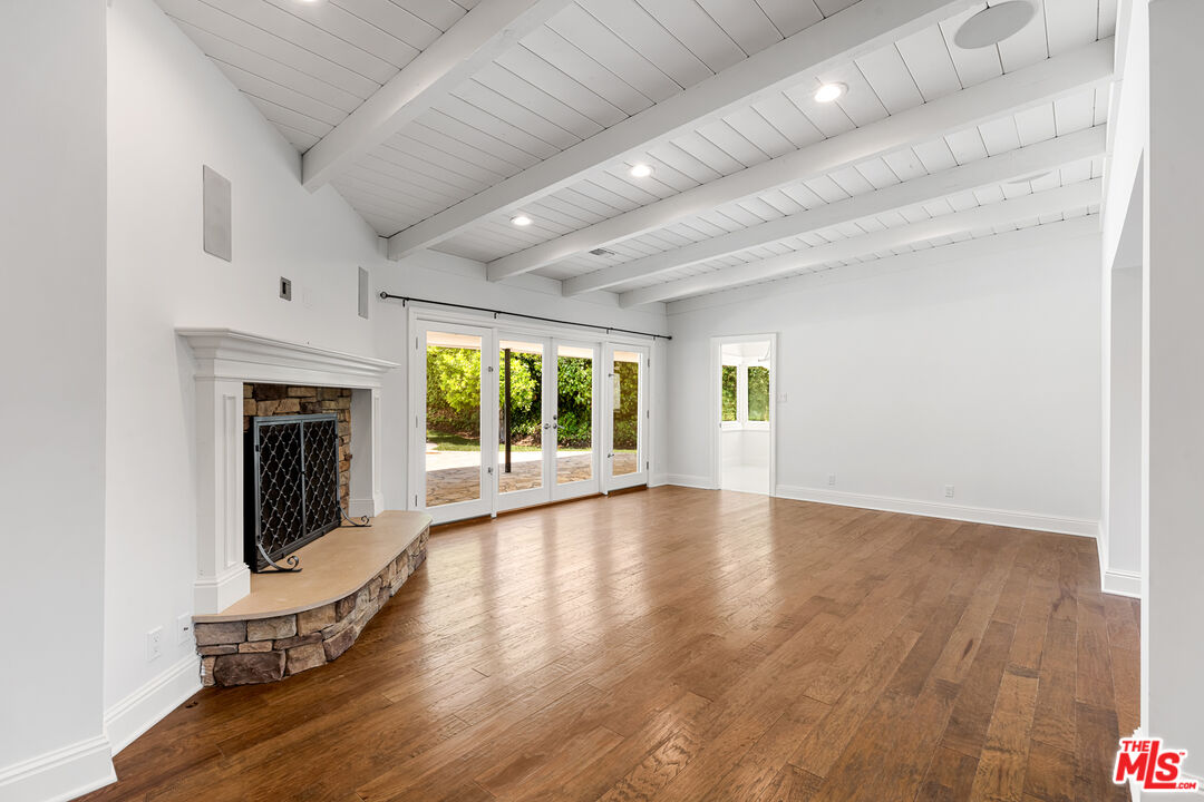 16661 Adlon Road Encino, CA 91436 - Photo 5 of 18 Gallery Image 5