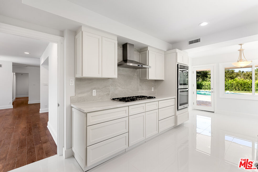16661 Adlon Road Encino, CA 91436 - Photo 8 of 18 Gallery Image 8
