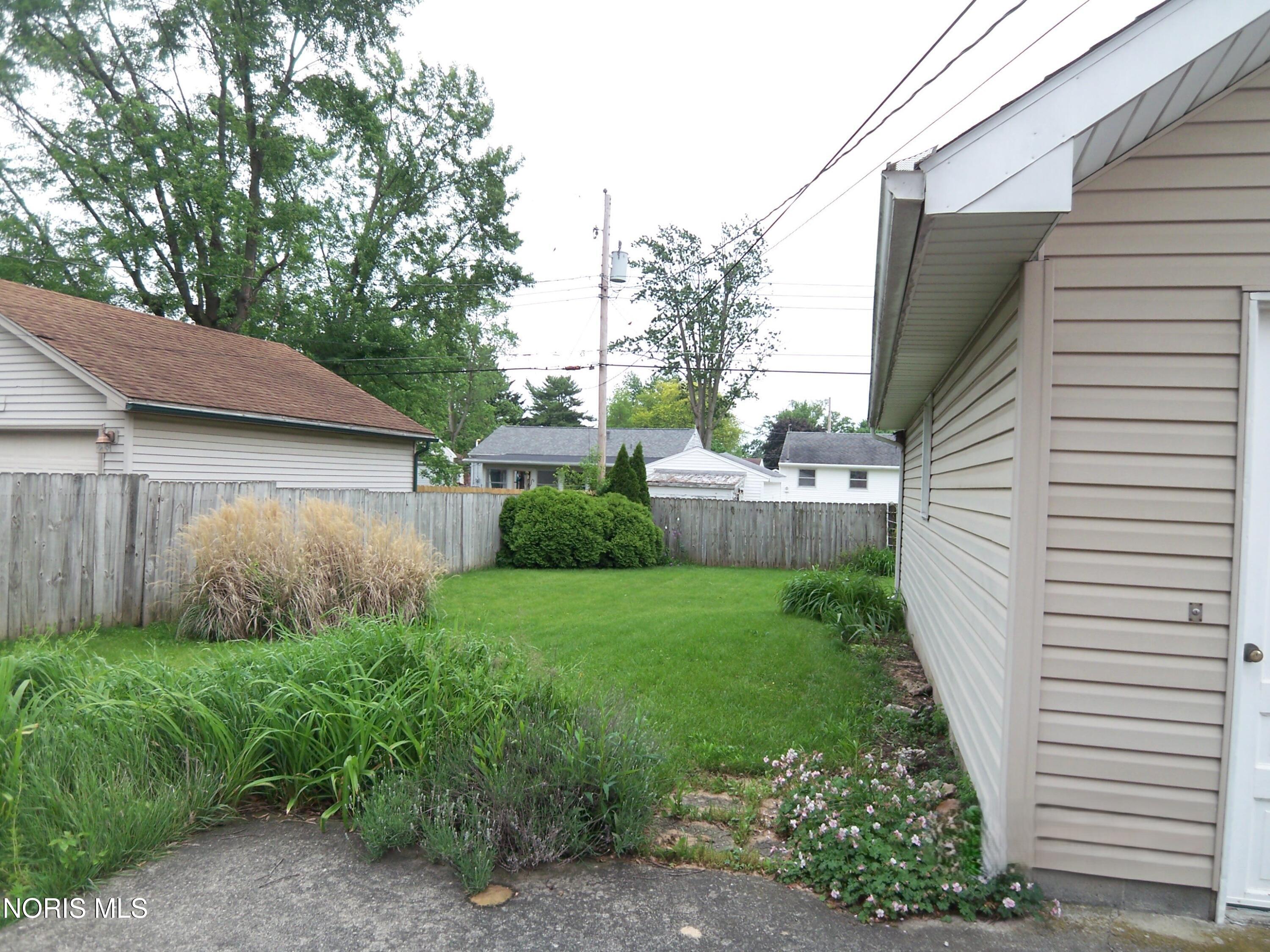 525 Rector Avenue Findlay, OH 45840 - Photo 11 of 12 100_8437