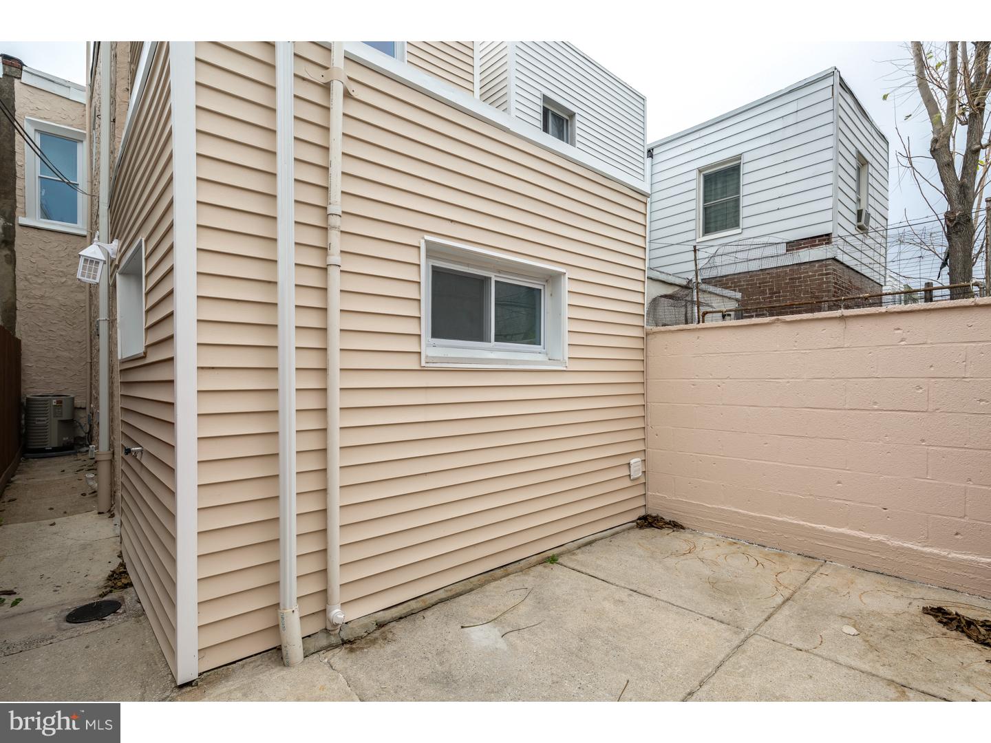 2105 Tasker Street Philadelphia, PA 19145 - Photo 20 of 21