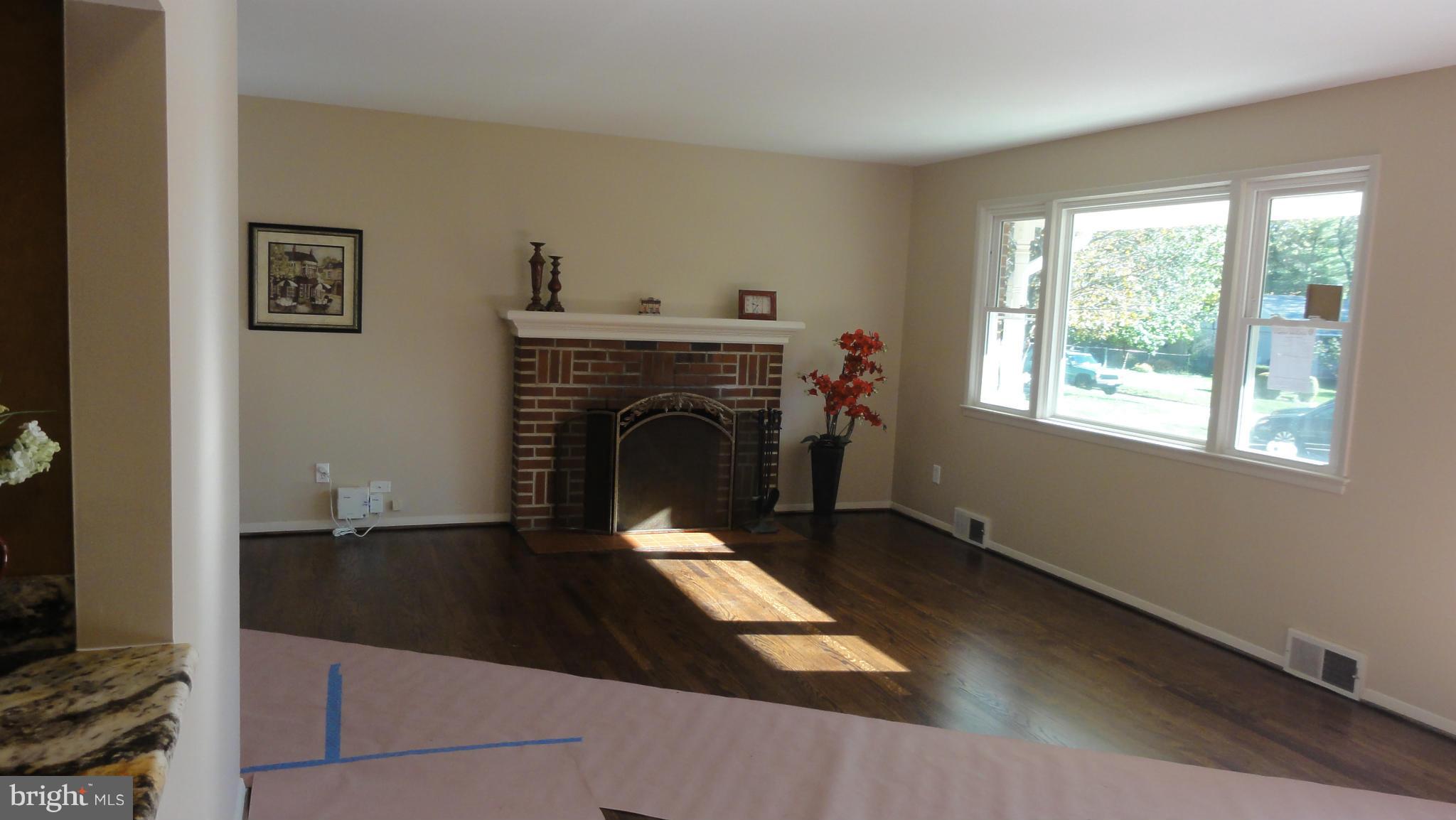 5400 Charlottesville Road Springfield, VA 22151 - Photo 18 of 30 Living Room