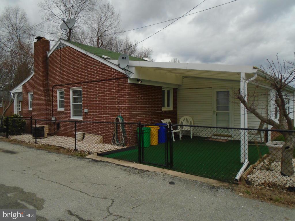 322 Irving Road York, PA 17403 - Photo 3 of 22 Gallery Image 3