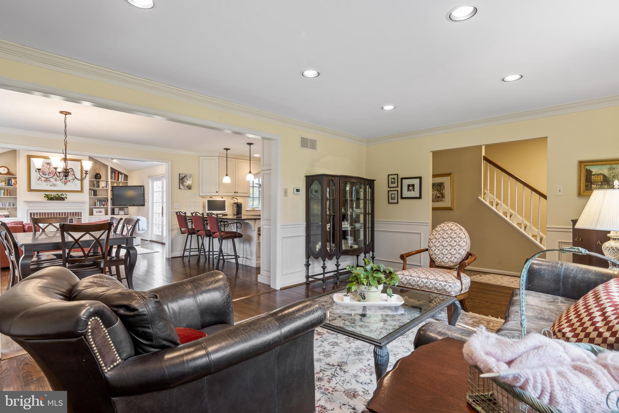 392 Yorkshire Road Bryn Mawr, PA 19010 - Photo 3 of 35 Great home with popular open flow between rooms!