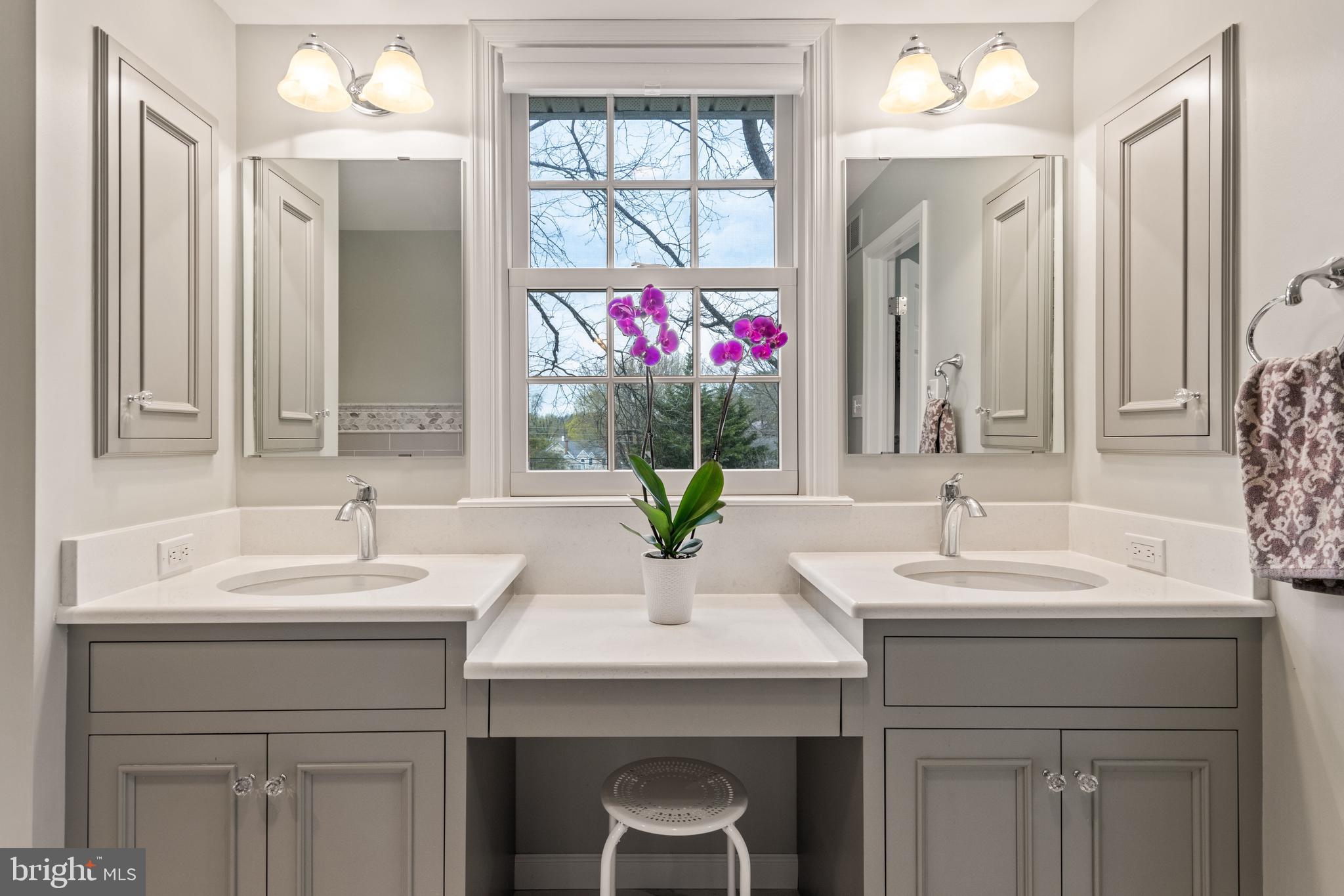 392 Yorkshire Road Bryn Mawr, PA 19010 - Photo 23 of 35 Large double vanity