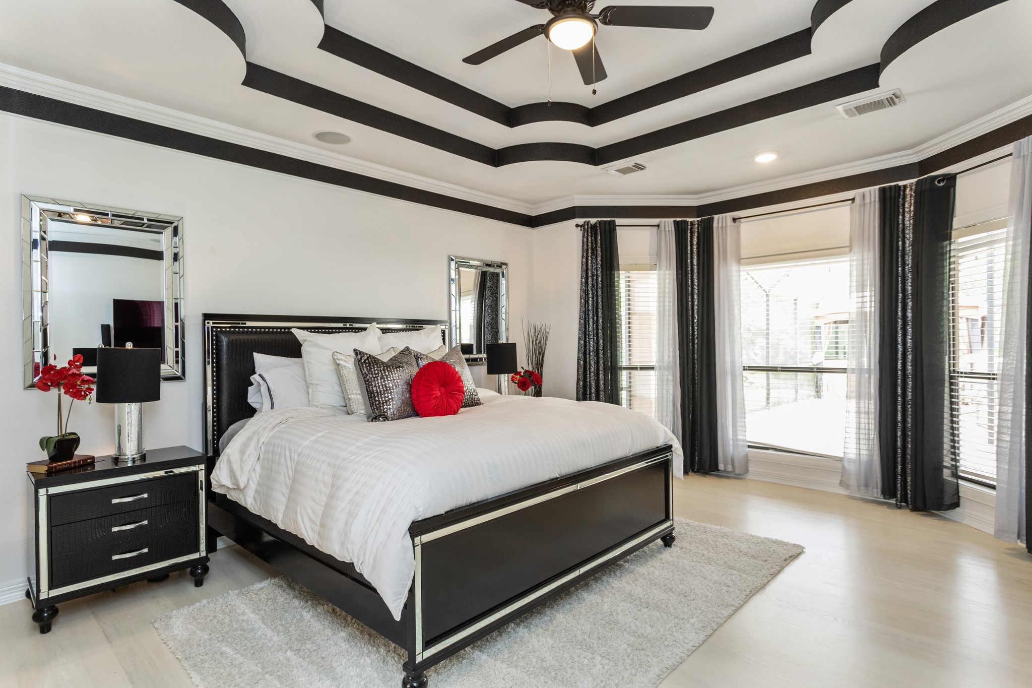 9108 Quail Ridge Drive Manvel, TX 77578 - Photo 16 of 48 Primary retreat downstairs w/ vaulted ceiling design