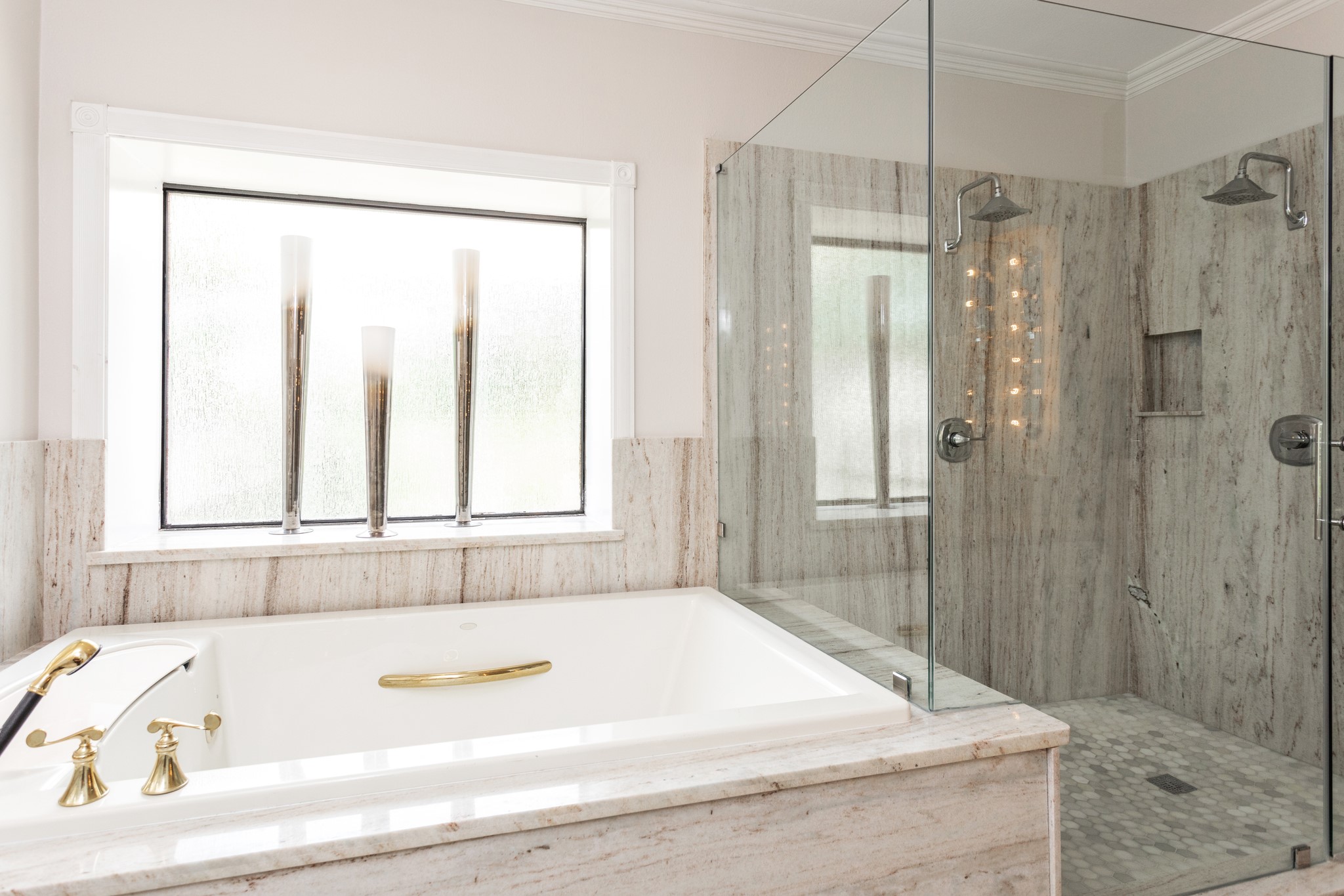 9108 Quail Ridge Drive Manvel, TX 77578 - Photo 19 of 48 Come home unwind in your oversized soaking tub.