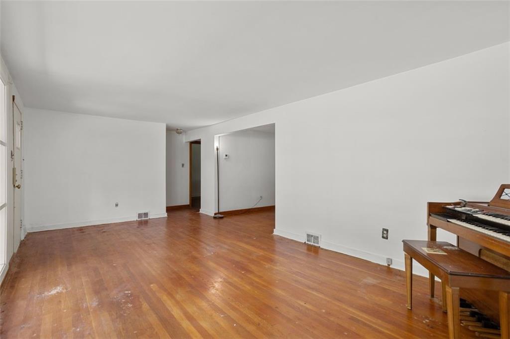 218 Long Road Pittsburgh, PA 15235 - Photo 6 of 17