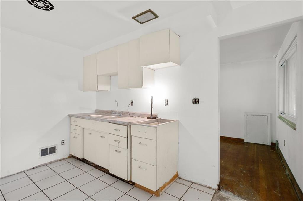 218 Long Road Pittsburgh, PA 15235 - Photo 9 of 17