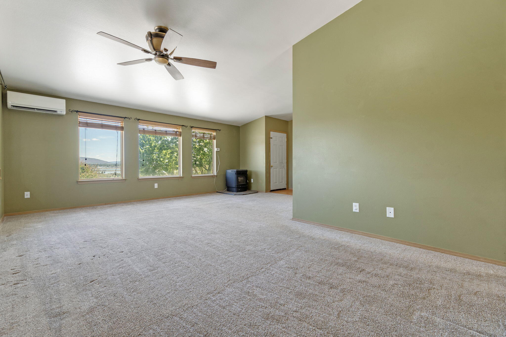2630 Frontage Road Klamath Falls, OR 97601 - Photo 24 of 72 a view of an empty room with a window