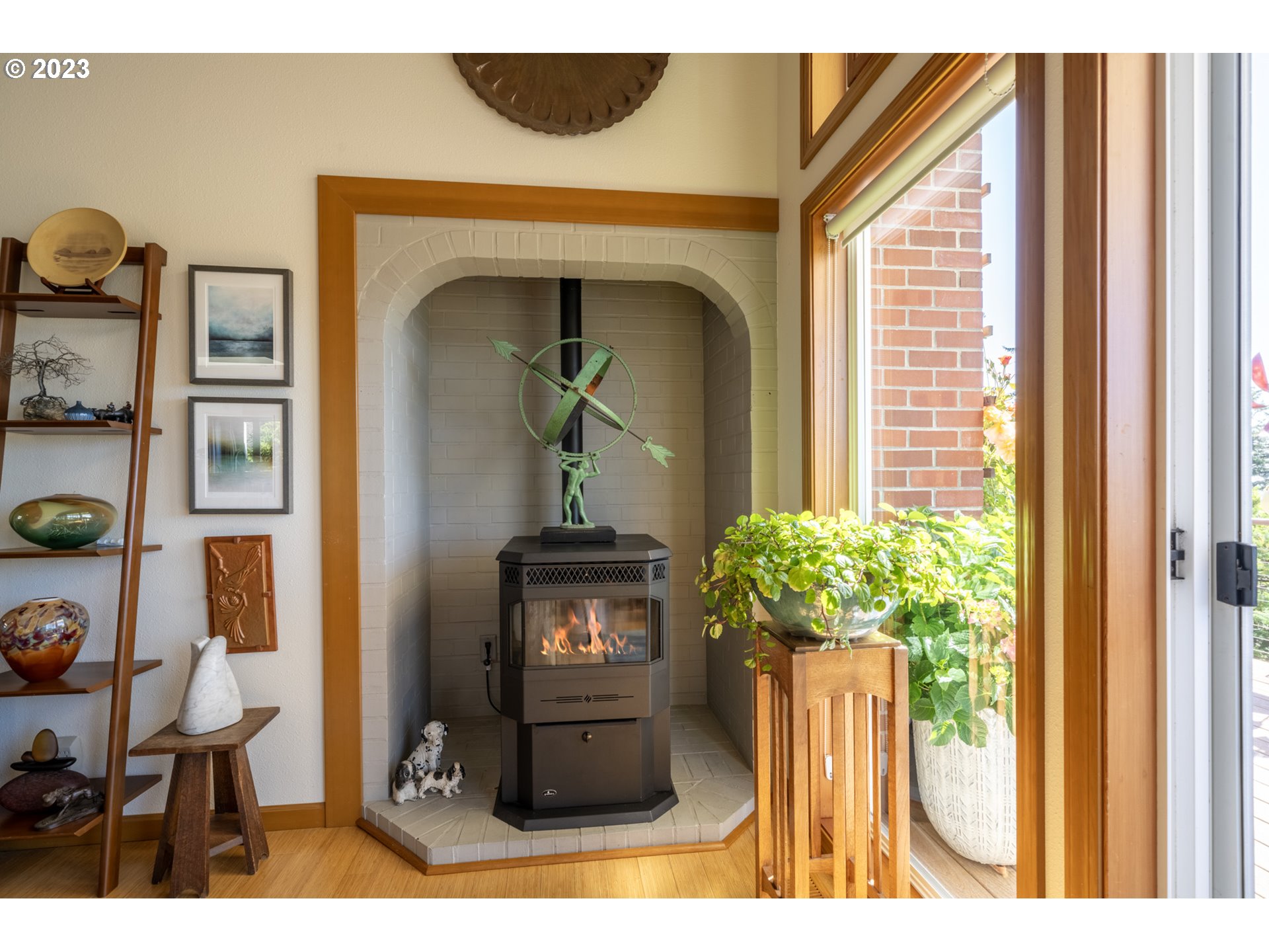 905 Pinewood West Tillamook, OR 97141 - Photo 18 of 44 a front view of a house with garden