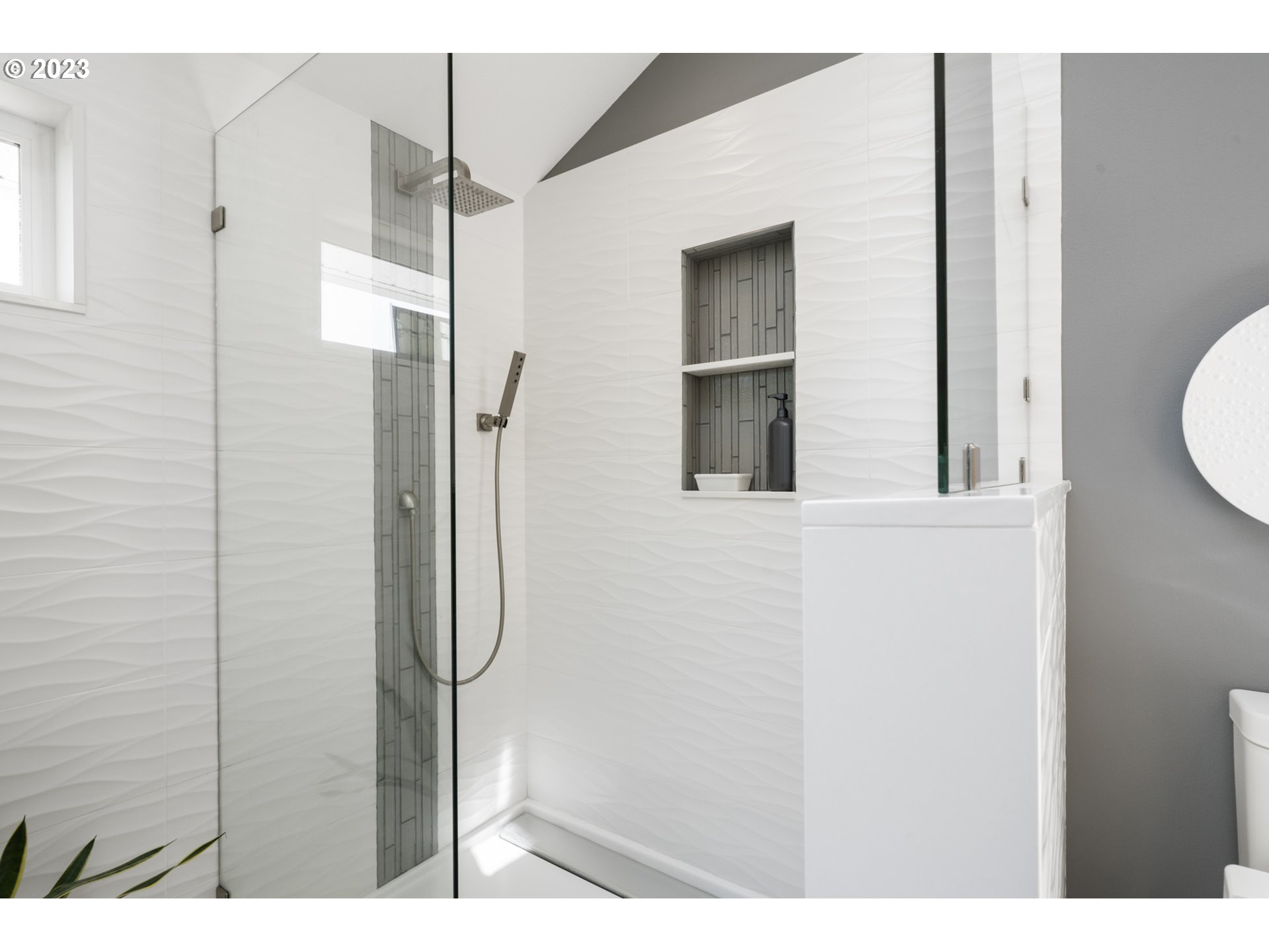 905 Pinewood West Tillamook, OR 97141 - Photo 23 of 44 a picture of a bathroom