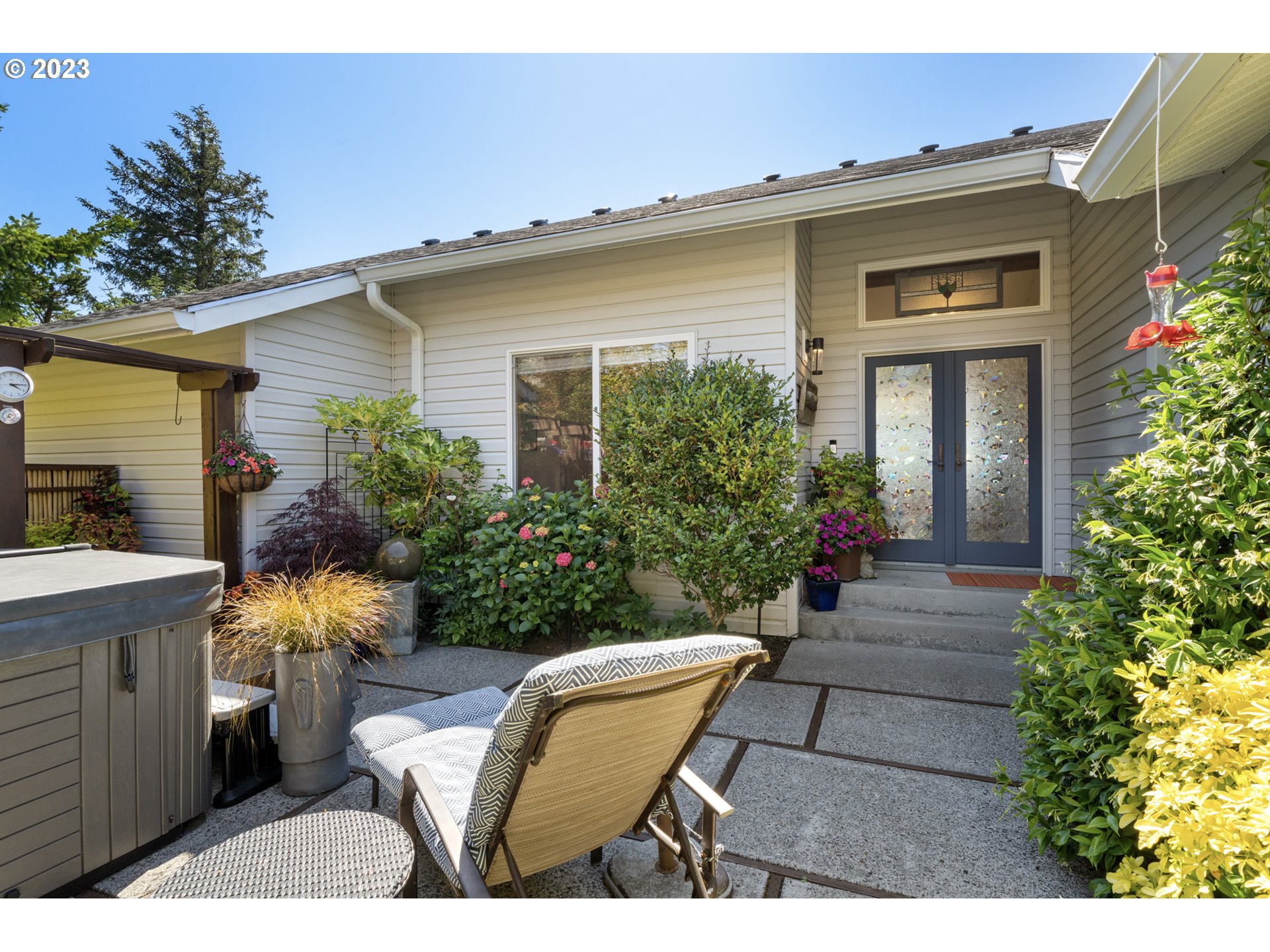 905 Pinewood West Tillamook, OR 97141 - Photo 43 of 44 a view of a patio with chair and tables back yard of the house