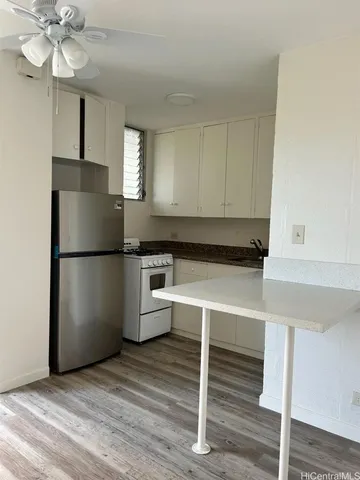 $1,950 | 1430 Wilder Avenue, Unit 301, Honolulu, HI 96822