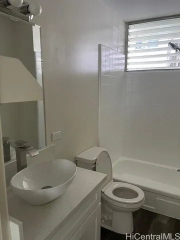 $1,950 | 1430 Wilder Avenue, Unit 301, Honolulu, HI 96822