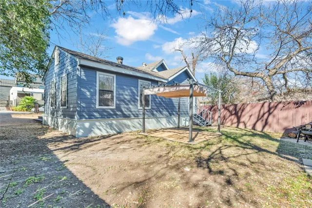 $3,850 | 2403 South 3rd Street, Austin, TX 78704