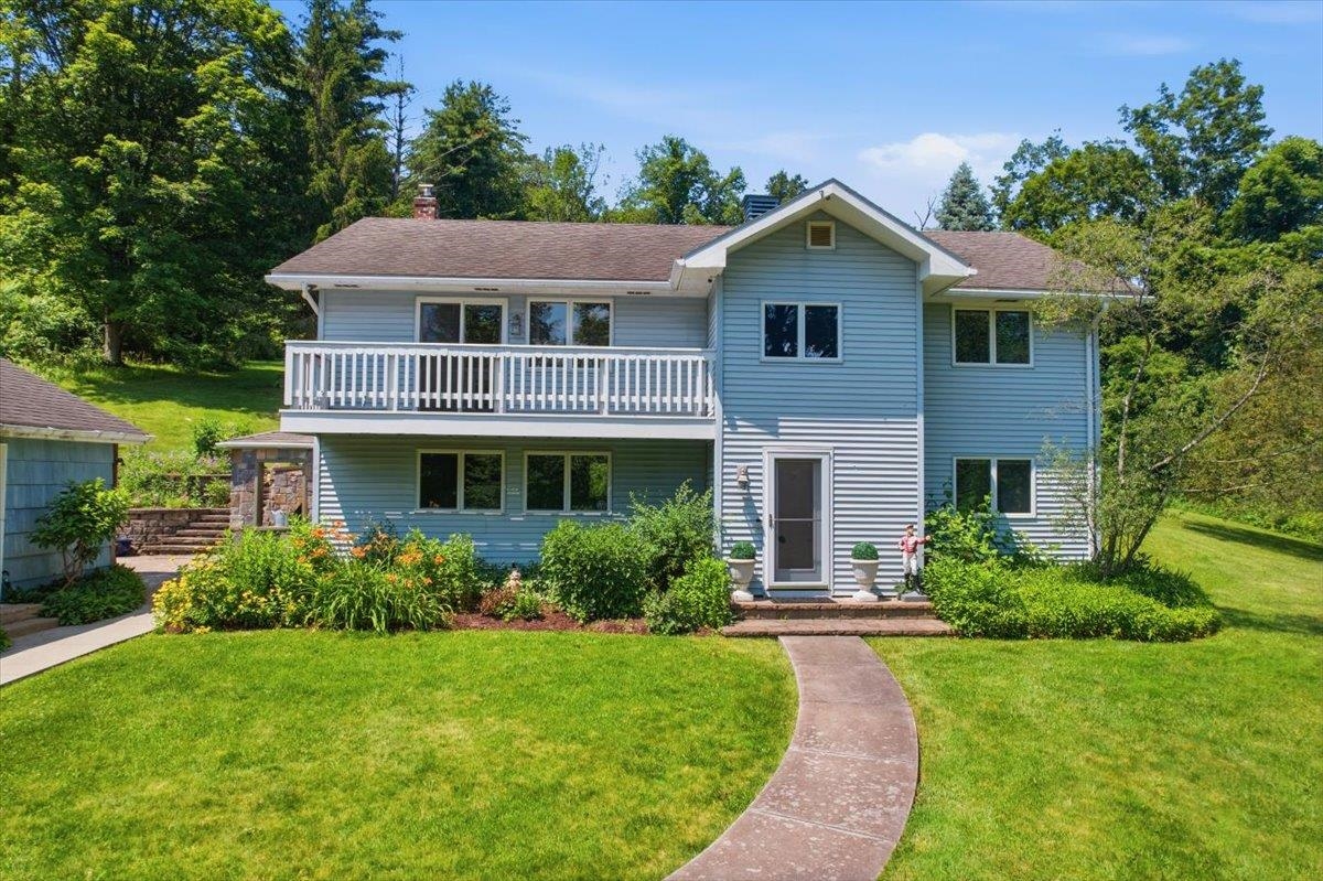 811 Middle Pownal Road Bennington, VT 05201 - Photo 1 of 37