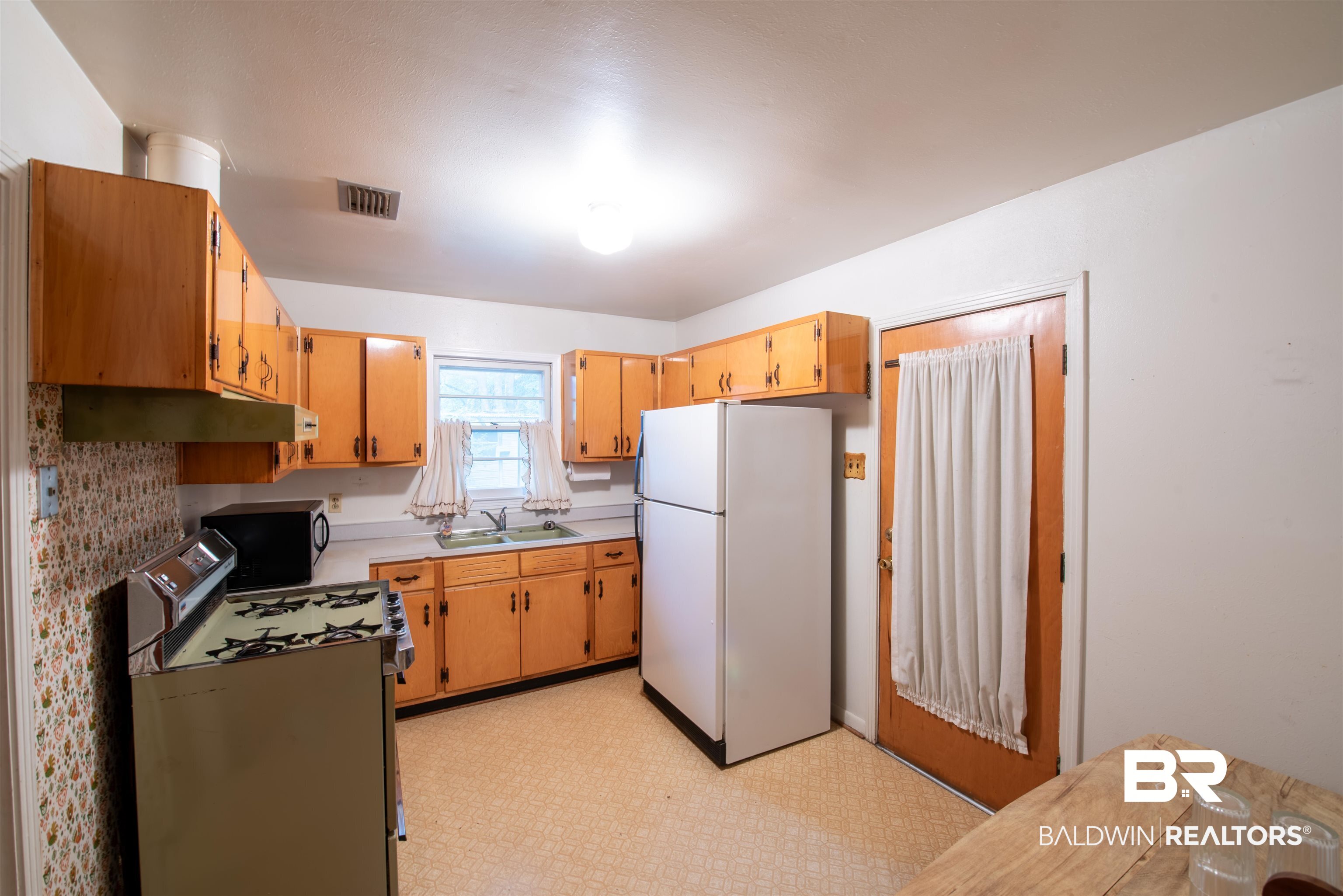 601 East Wesley Drive Mobile, AL 36609 - Photo 11 of 18