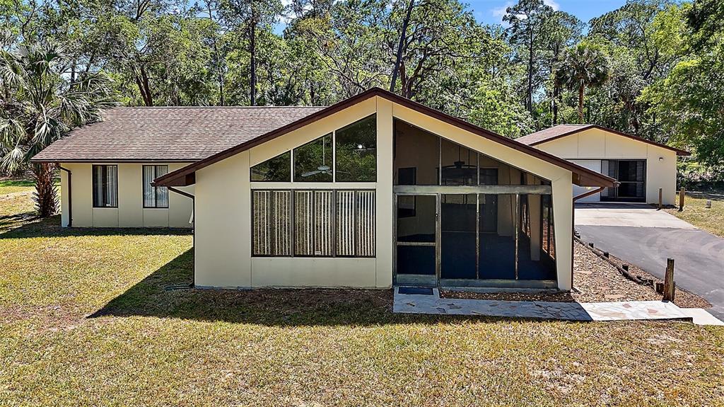 Wonderful screened in porch ~