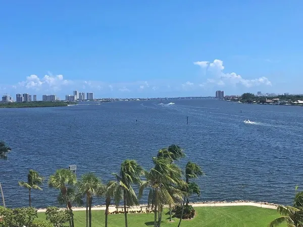 $800,000 | 115 Lakeshore Drive, Unit 746, North Palm Beach, FL 33408