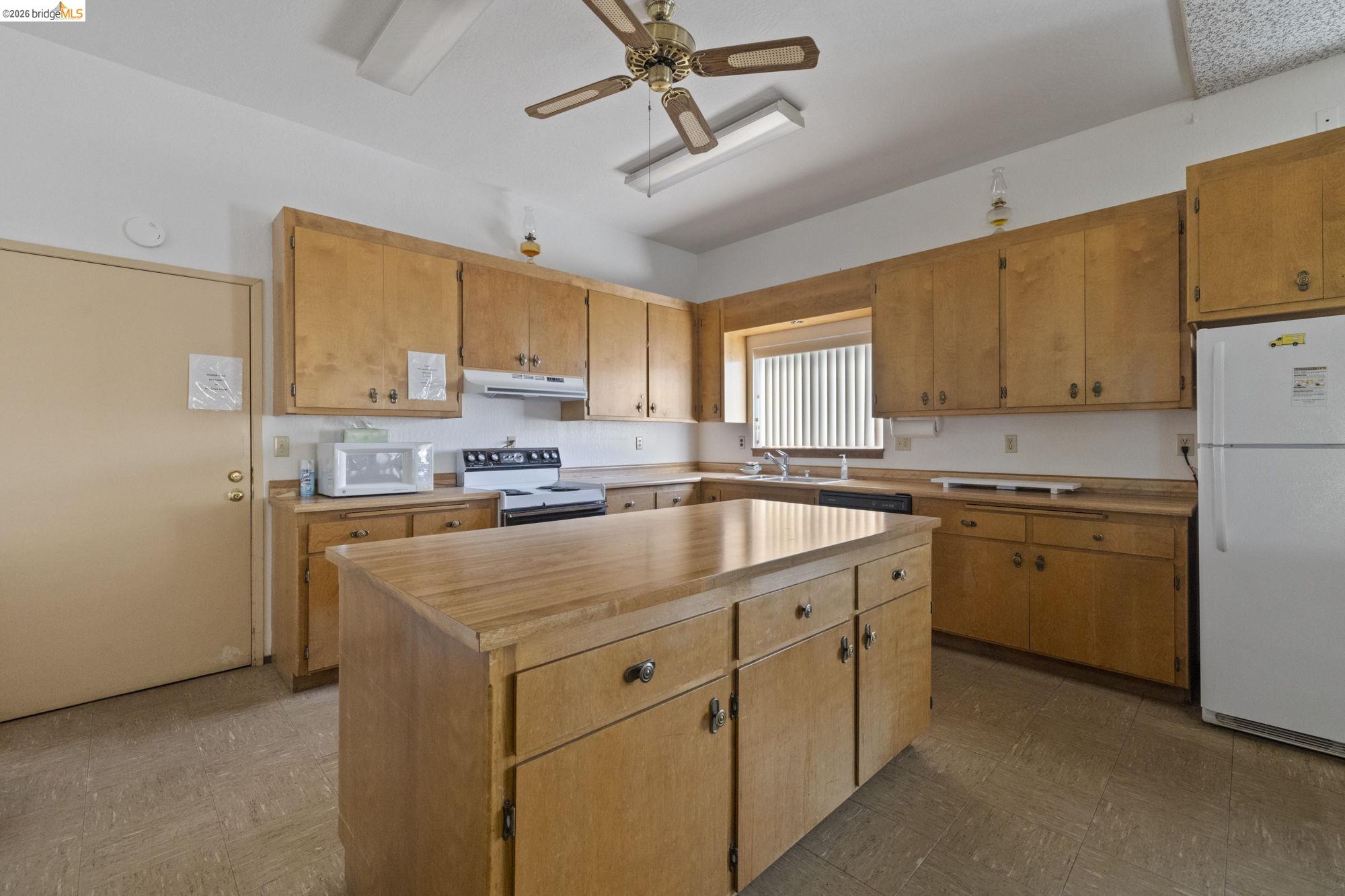 8400 Old Melones Road Jamestown, CA 95327 - Photo 14 of 23 a kitchen with cabinets appliances a sink and a window