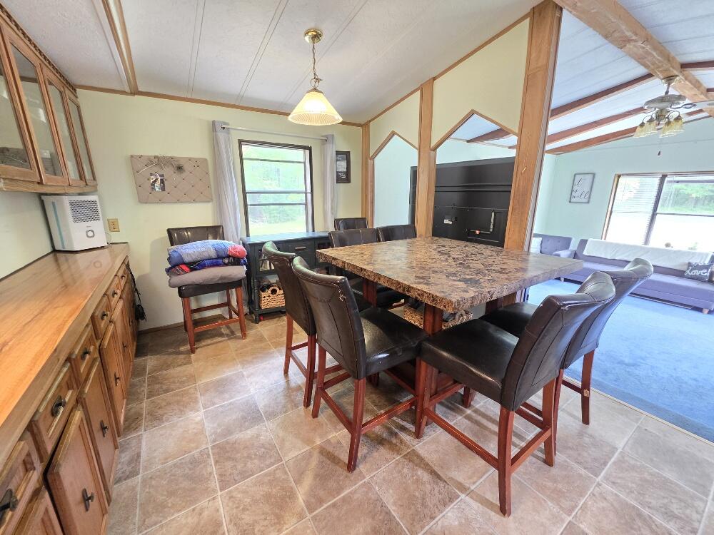 W625 Wiegers Road Marinette, WI 54143 - Photo 4 of 20 Dining area