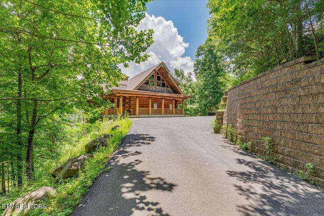 $2,450,000 | 213 Matterhorn Drive, Gatlinburg, TN 37738