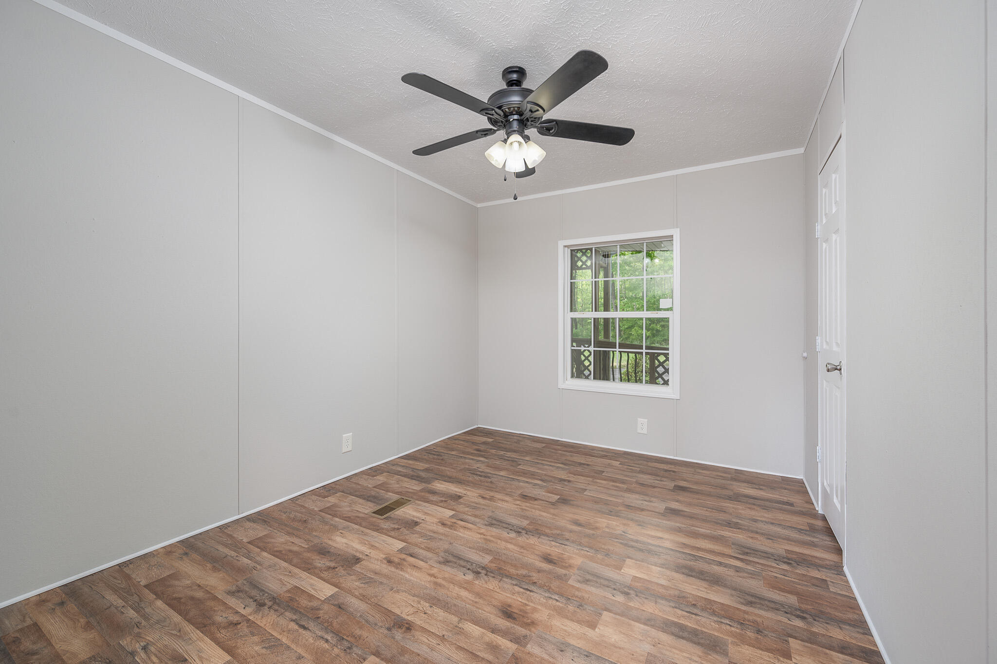 8646 Dickerson Mill Road Moneta, VA 24121 - Photo 24 of 36 27