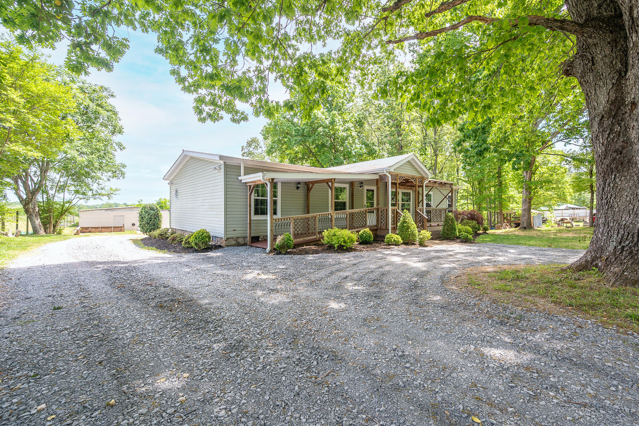 8646 Dickerson Mill Road Moneta, VA 24121 - Photo 3 of 36 3.1