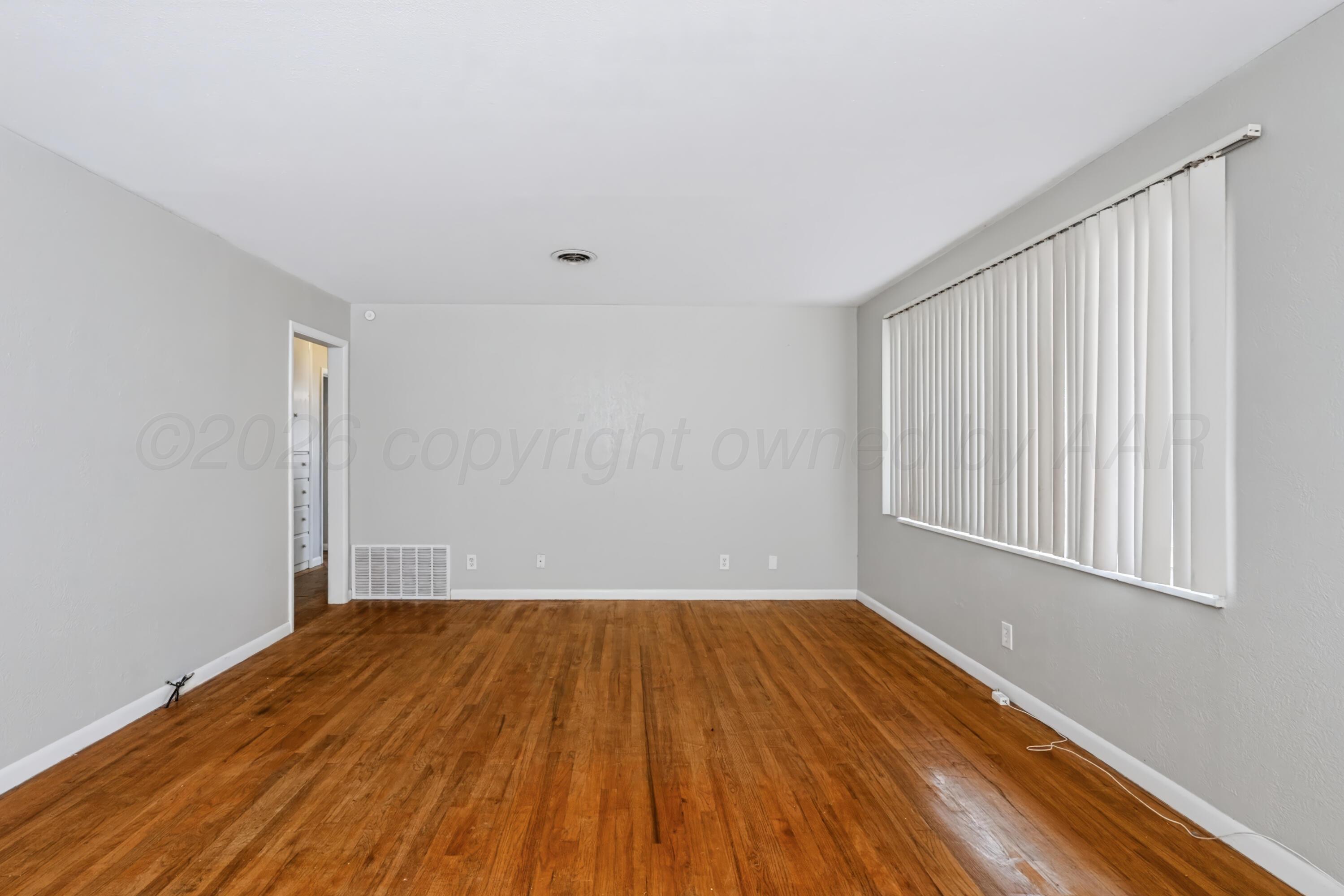 4119 Crockett Street Amarillo, TX 79110 - Photo 6 of 26 LIVING ROOM