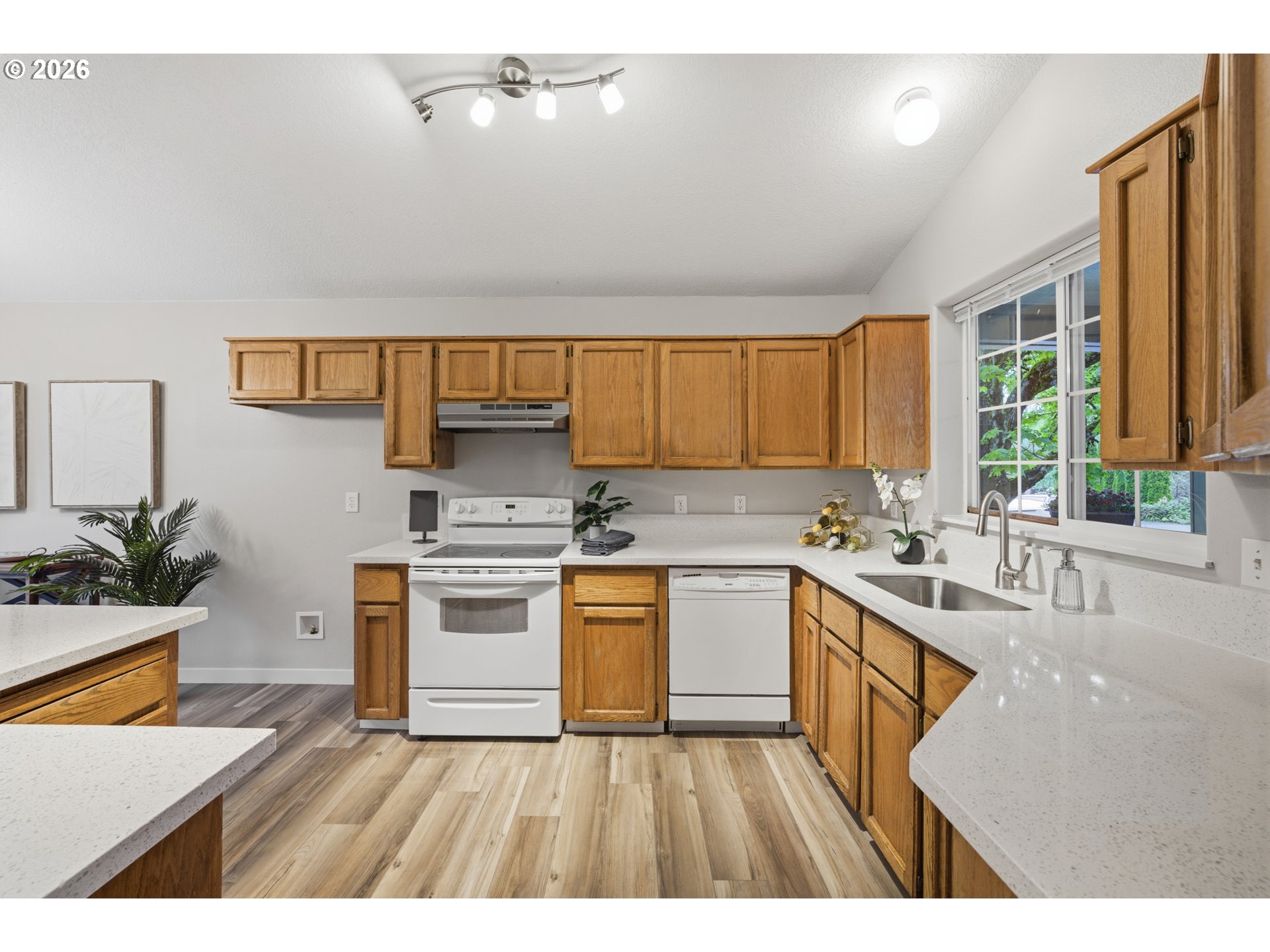 18974 Southwest Christopher Drive Beaverton, OR 97003 - Photo 14 of 30 Kitchen