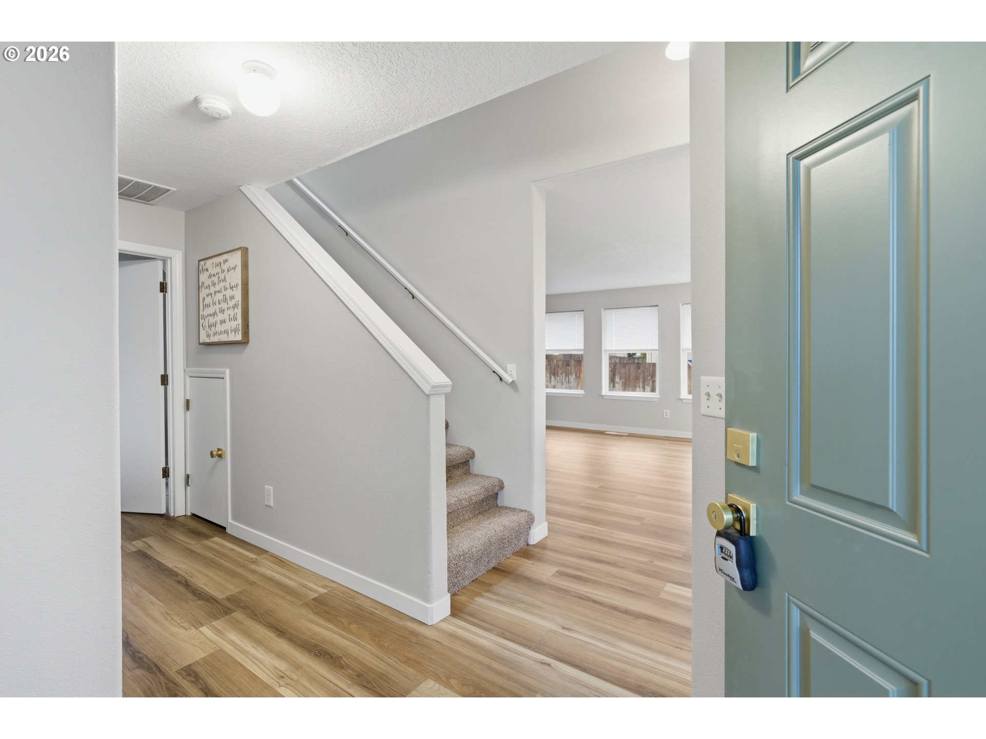 18974 Southwest Christopher Drive Beaverton, OR 97003 - Photo 5 of 30 Entrance/Foyer