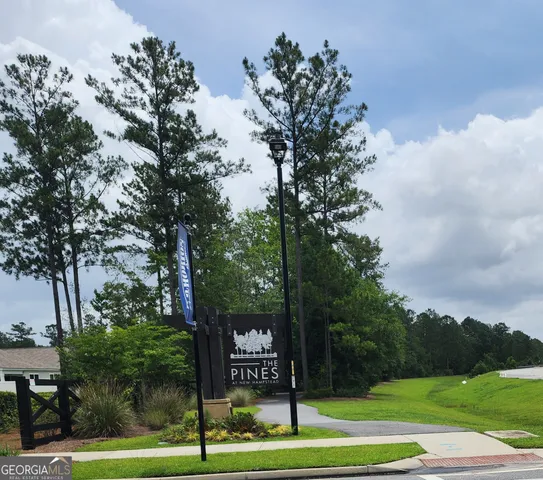 a sign that is sitting in the middle of a yard