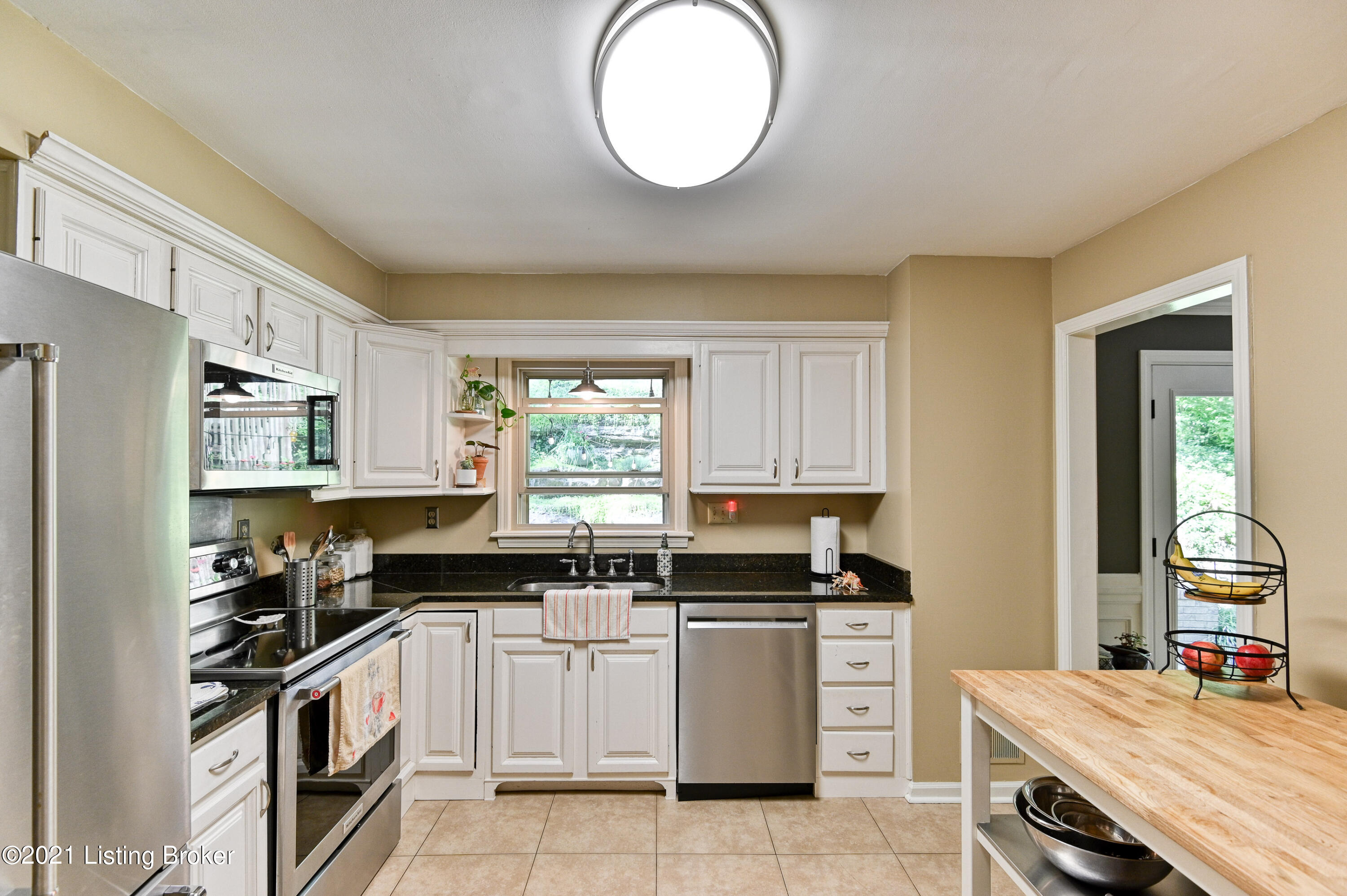 2913 Seneca Park Road Louisville, KY 40205 - Photo 18 of 43 020 - 20210927-1276