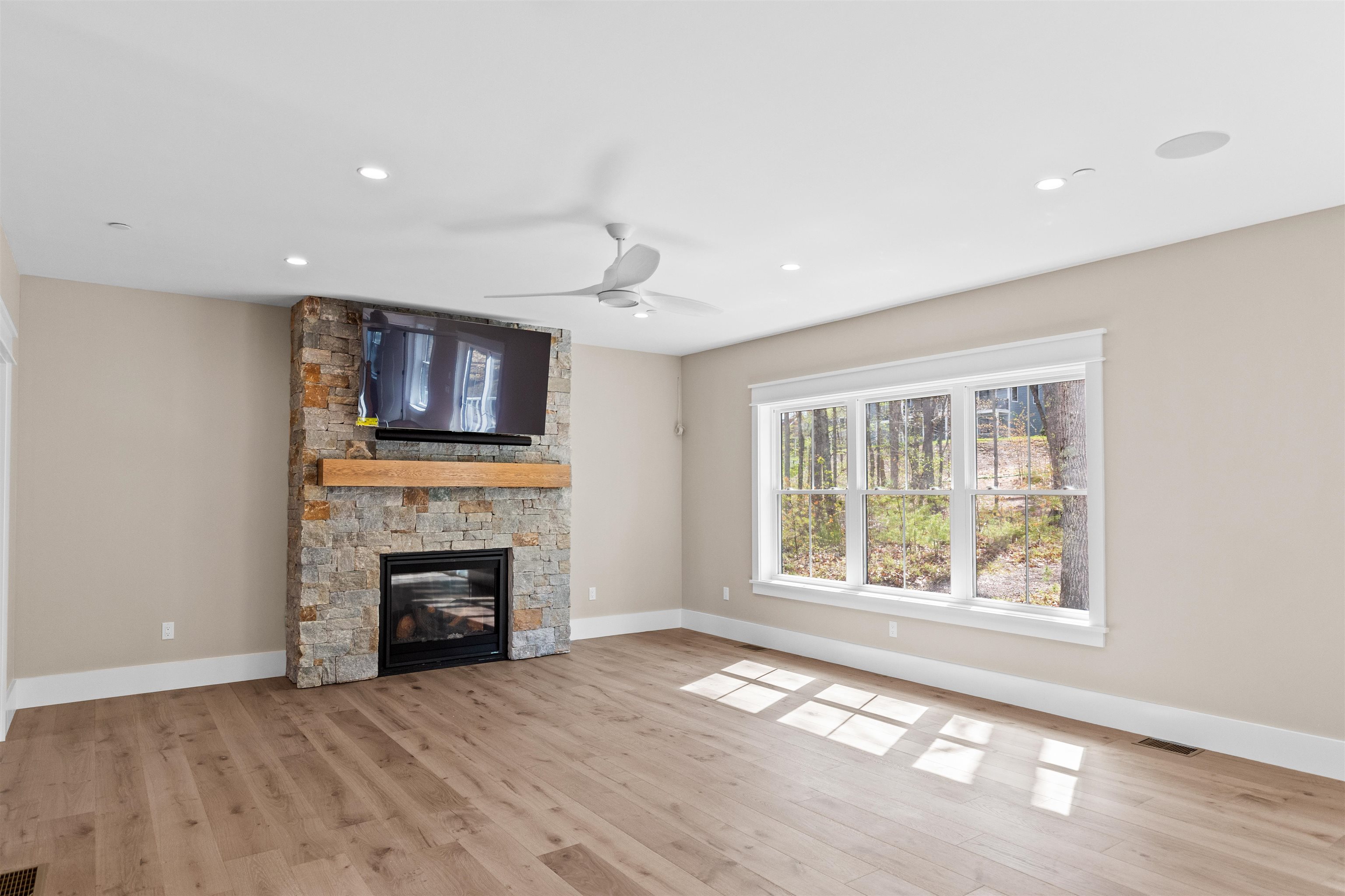 23 Deadreckoning Point Laconia, NH 03246 - Photo 5 of 45