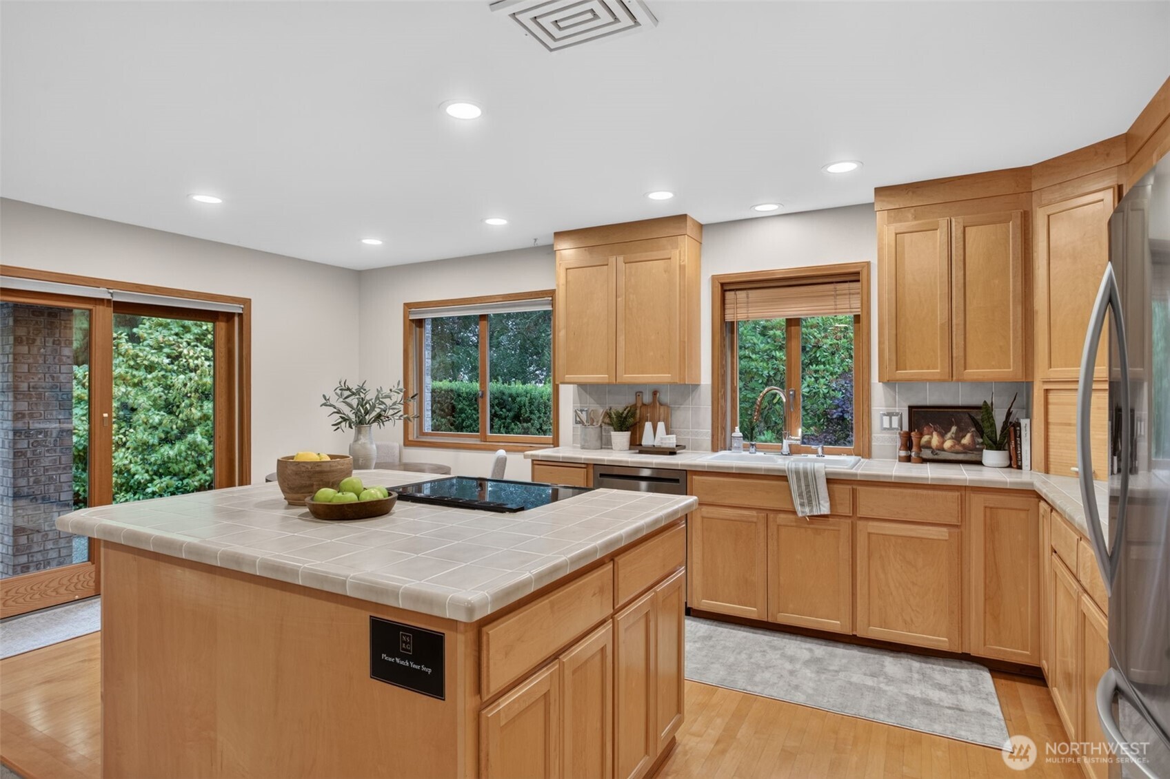 7810 175th Street Southwest Edmonds, WA 98026 - Photo 2 of 39