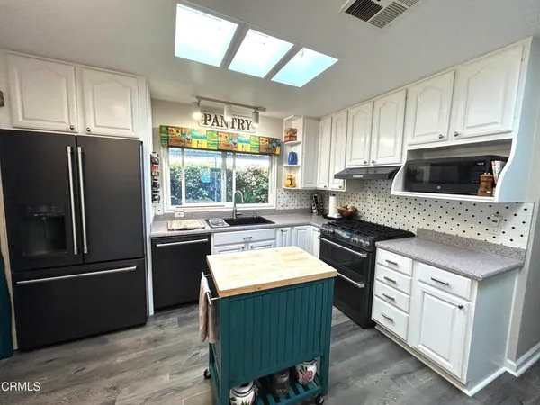 $364,900 | 4700 Aurora Drive, Unit 25, Ventura, CA 93003