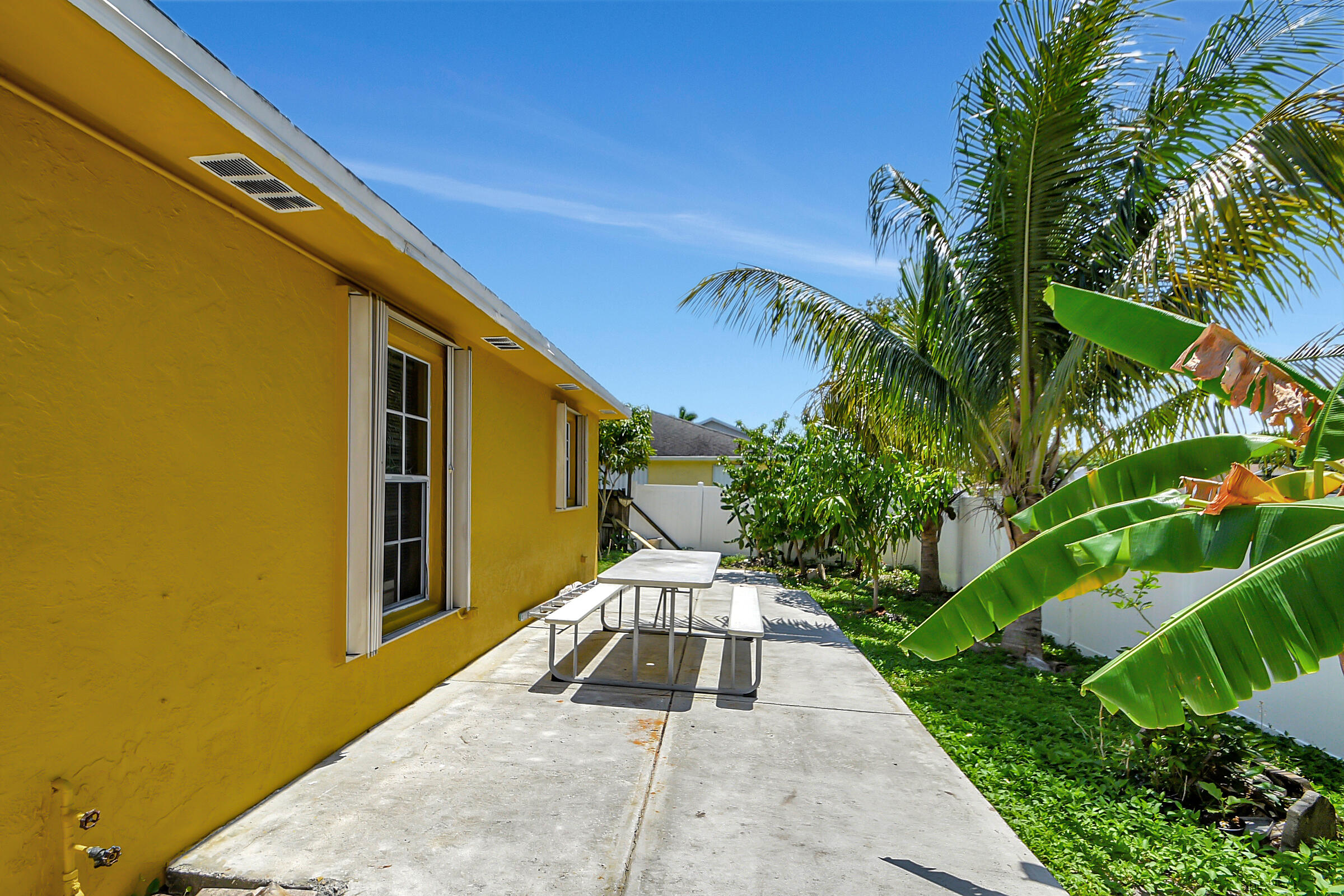 10128 Boynton Pl Circle Boynton Beach, FL 33437 - Photo 20 of 25 a view of swimming pool with a yard