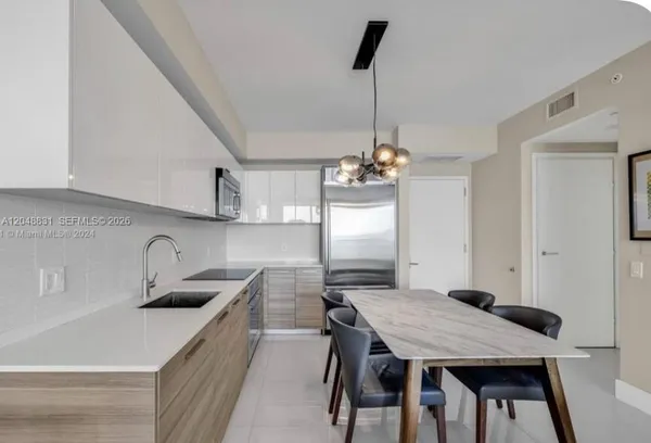 $4,800 | 1300 Brickell Bay Drive, Unit 2208, Miami, FL 33131