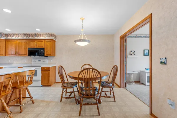 $310,000 | 3213 North Mistwood Lane, Unit 13, Appleton, WI 54914