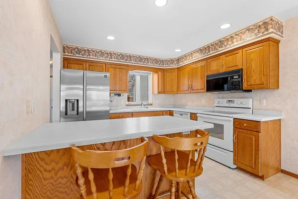 $310,000 | 3213 North Mistwood Lane, Unit 13, Appleton, WI 54914